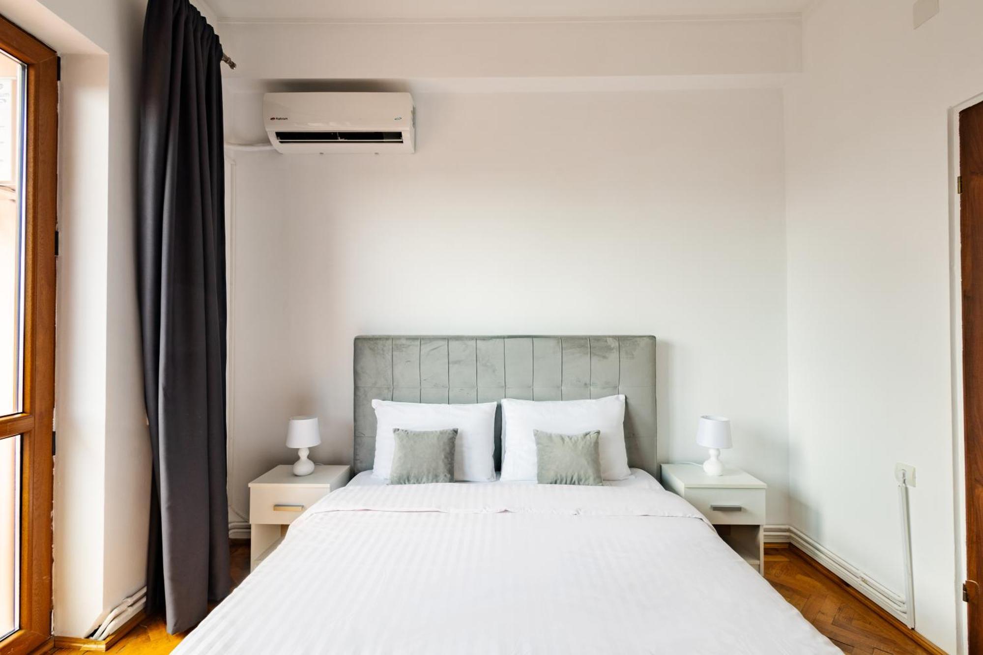 Downtown Victoria Apartments By Citybookings Bukarest Kültér fotó