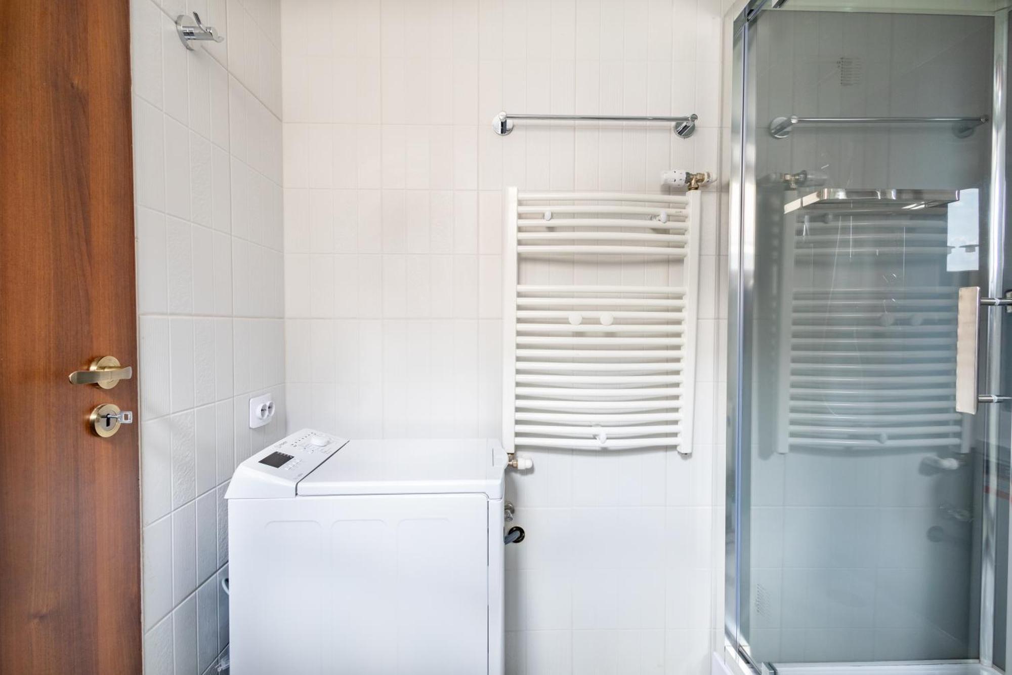 Downtown Victoria Apartments By Citybookings Bukarest Kültér fotó