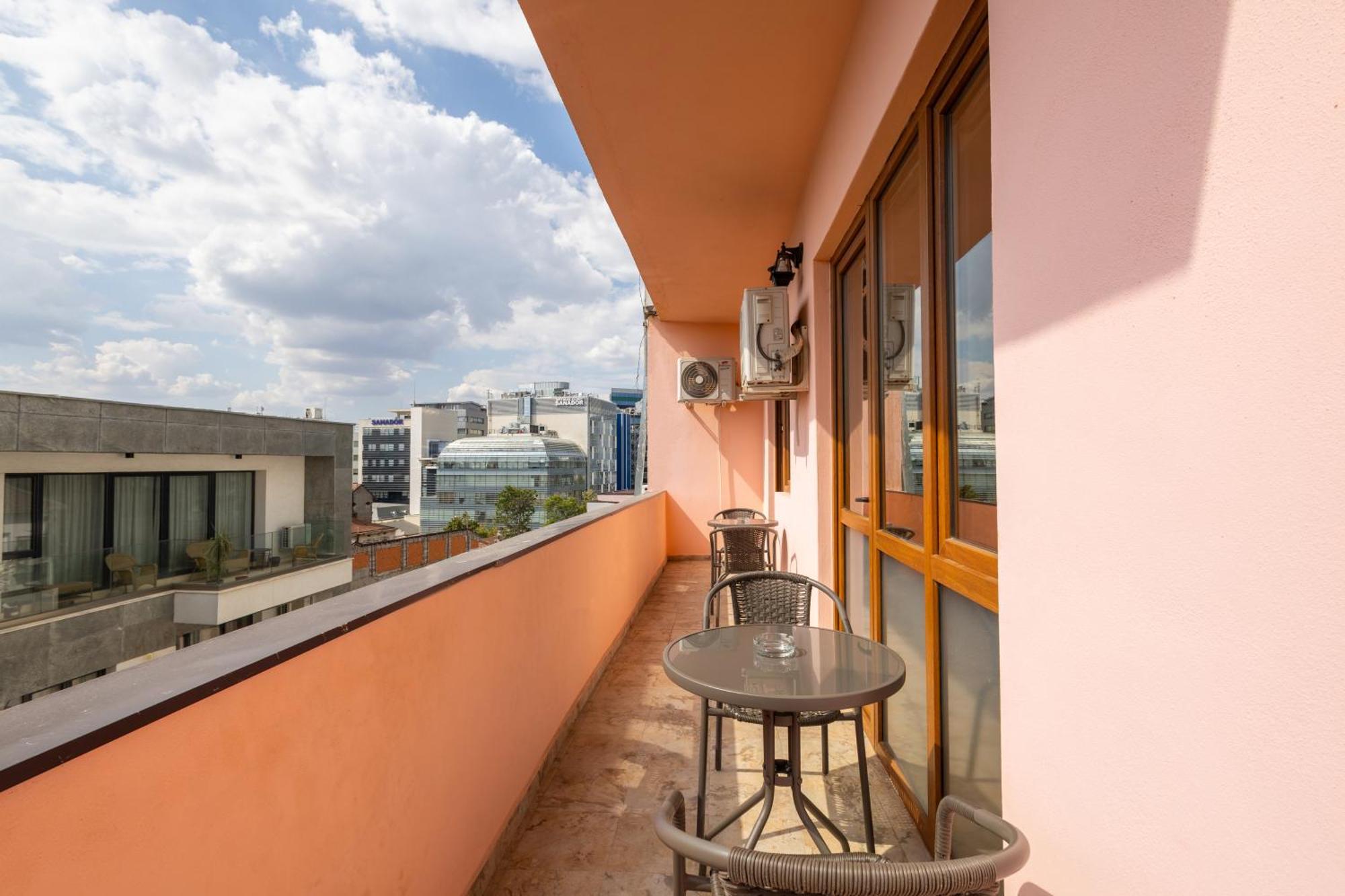 Downtown Victoria Apartments By Citybookings Bukarest Kültér fotó